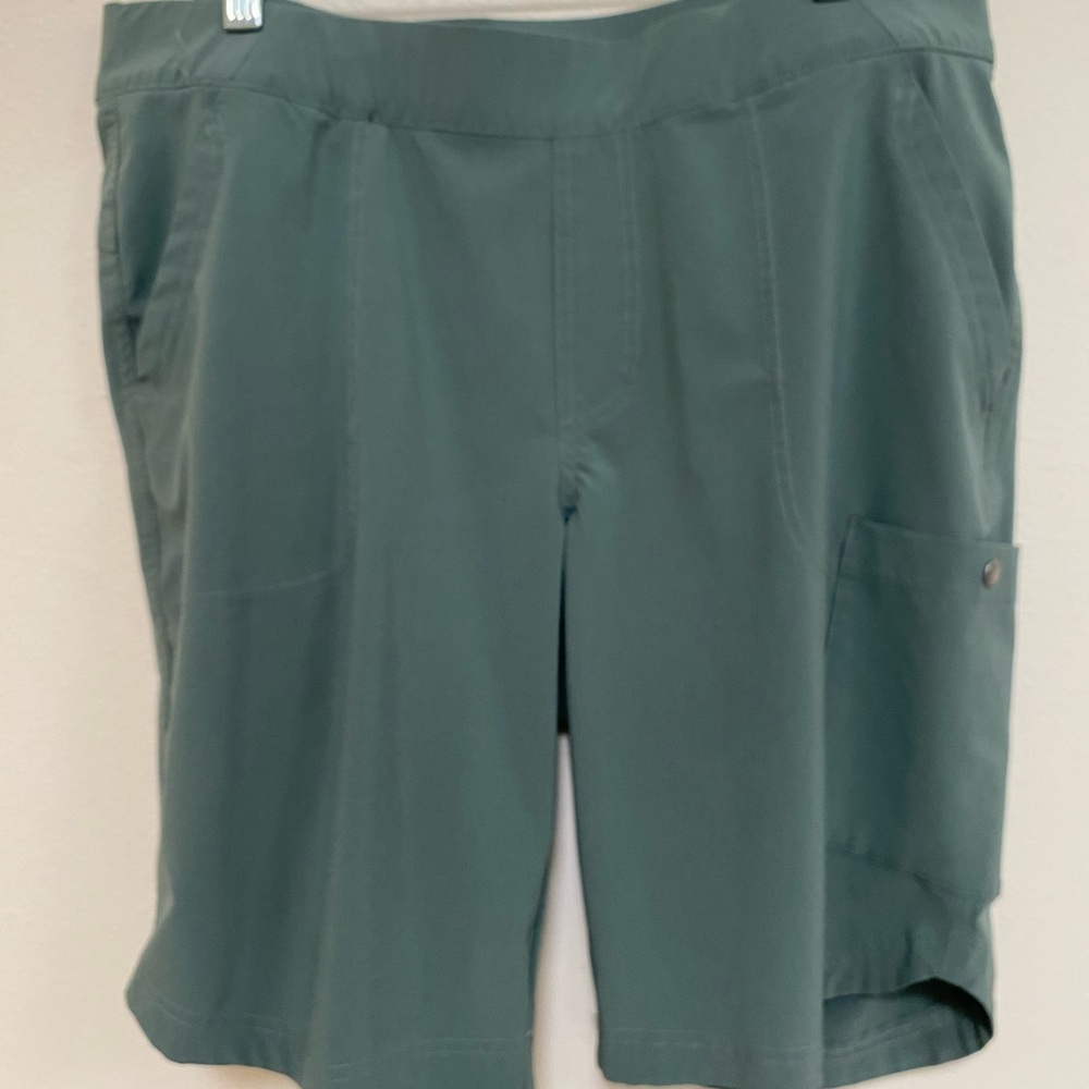 Columbia Olive Green Shorts